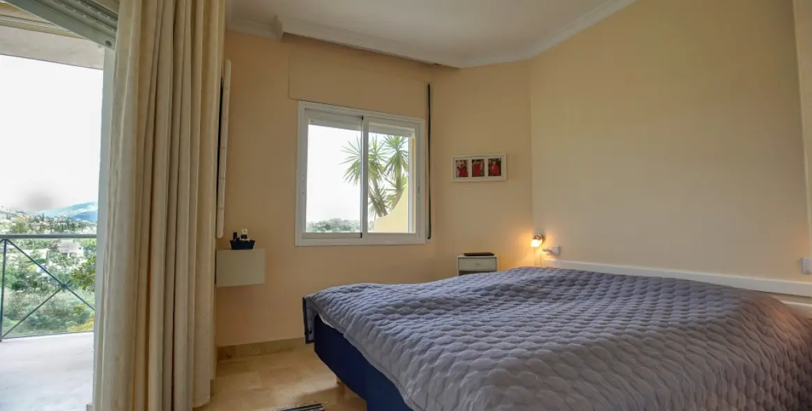 Продажа двухуровневого пентхауса в Estepona 14