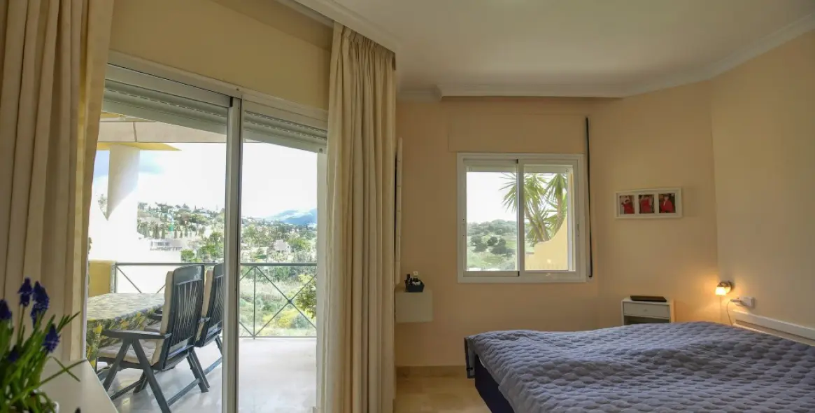 Продажа двухуровневого пентхауса в Estepona 16