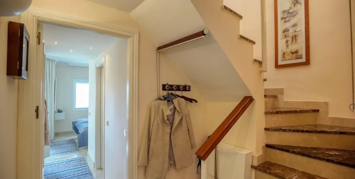 Продажа двухуровневого пентхауса в Estepona 18