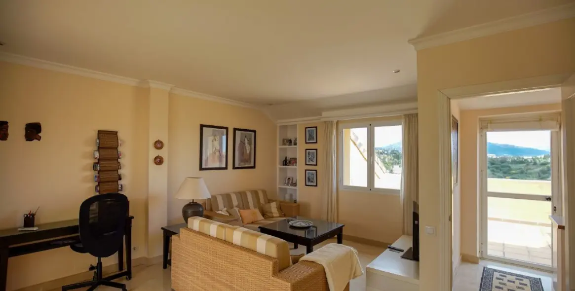 Продажа двухуровневого пентхауса в Estepona 19