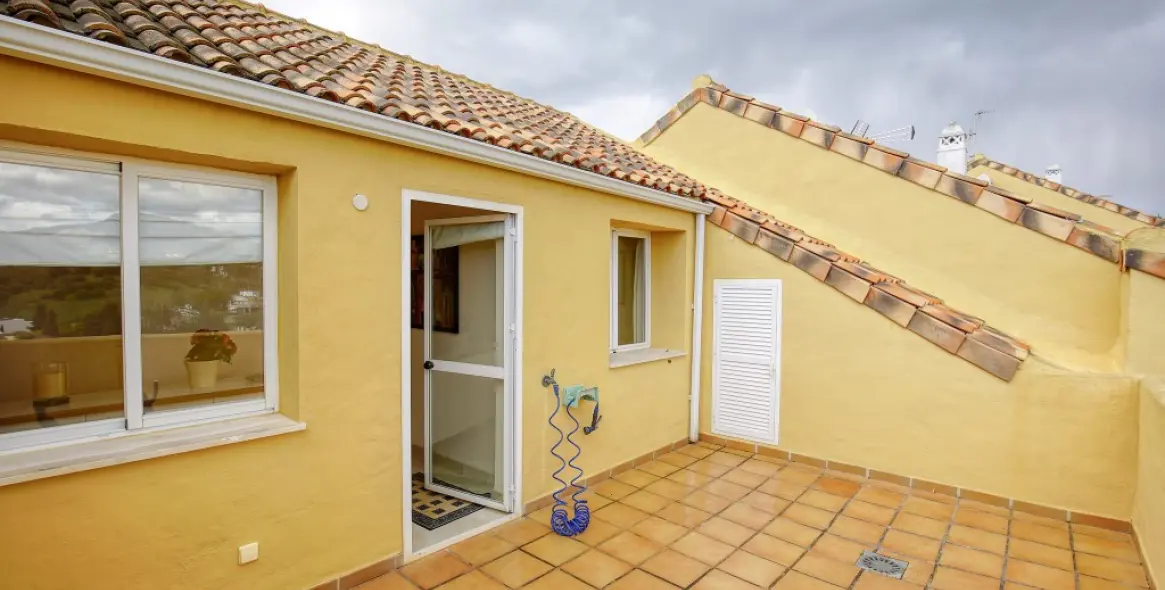 Продажа двухуровневого пентхауса в Estepona 27