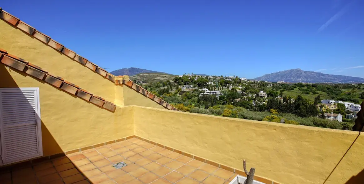 Продажа двухуровневого пентхауса в Estepona 29