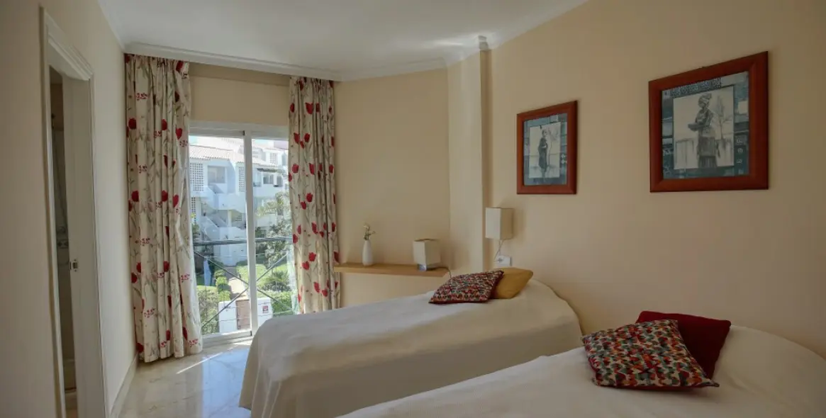 Продажа двухуровневого пентхауса в Estepona 35