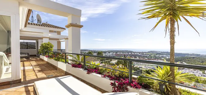 Sale of penthouse in Doña Julia 2