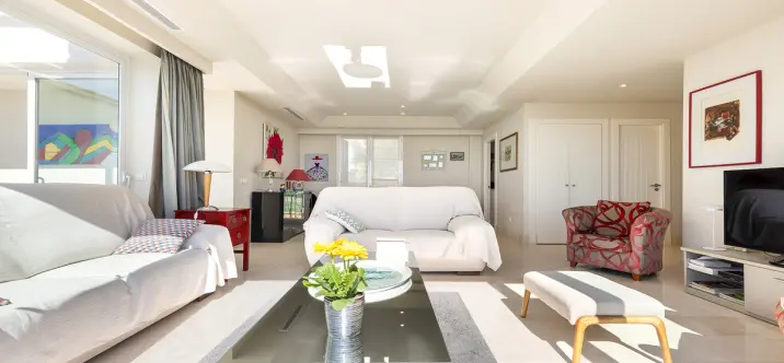 Sale of penthouse in Doña Julia 3