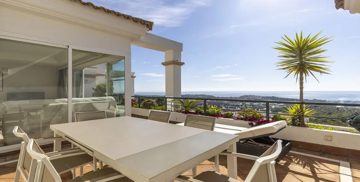 Sale of penthouse in Doña Julia 23