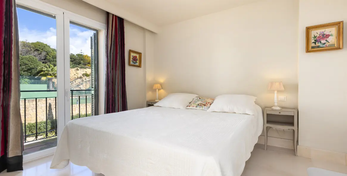 Sale of penthouse in Doña Julia 28