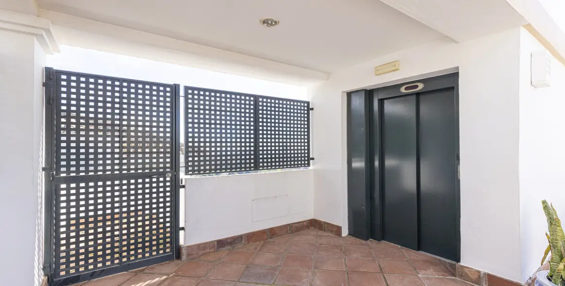 Sale of penthouse in Doña Julia 32