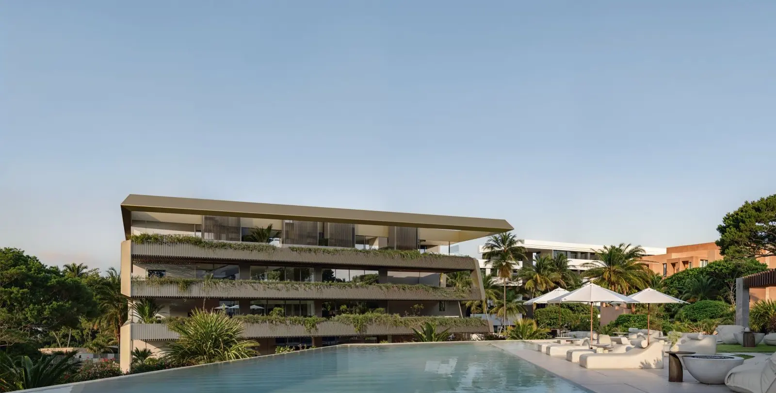 Sale of ground floor apartment in Estepona 2
