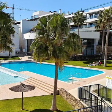 Venta de apartamento en planta media en Estepona