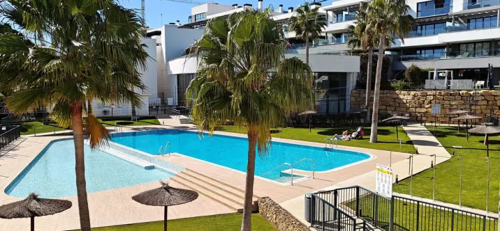 Venta de apartamento en planta media en Estepona 0
