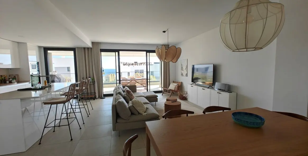 Venta de apartamento en planta media en Estepona 4