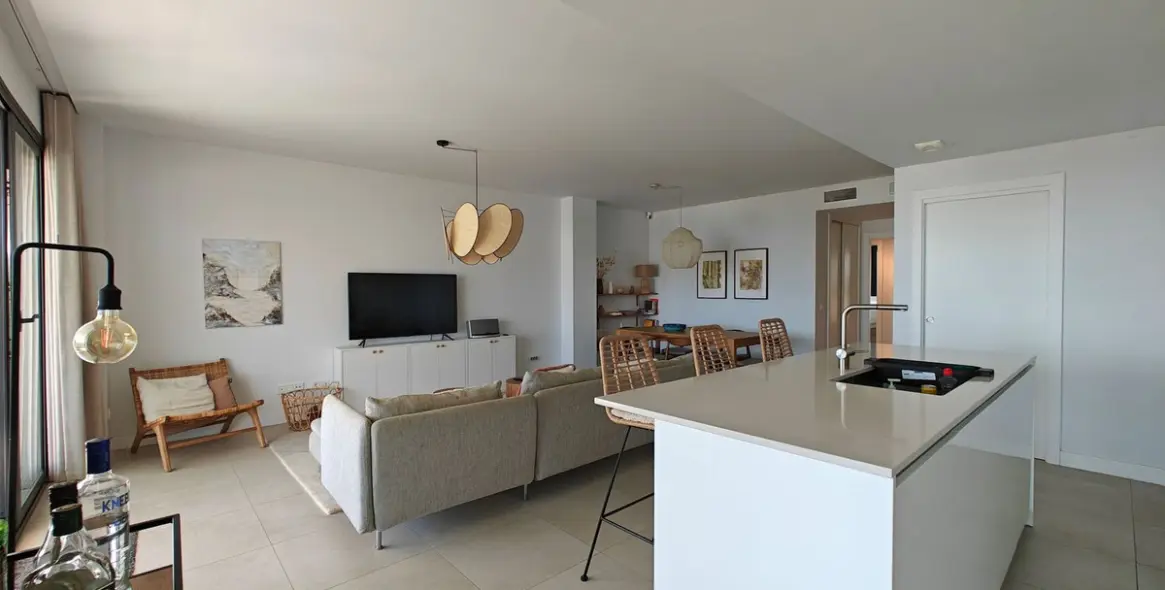 Venta de apartamento en planta media en Estepona 6