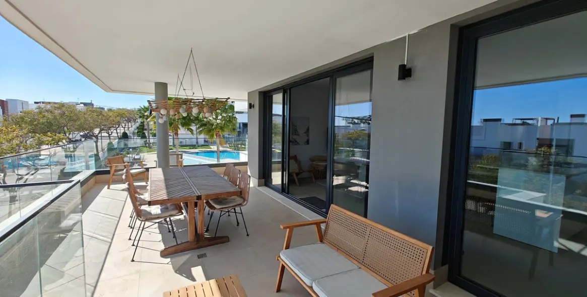 Venta de apartamento en planta media en Estepona 7