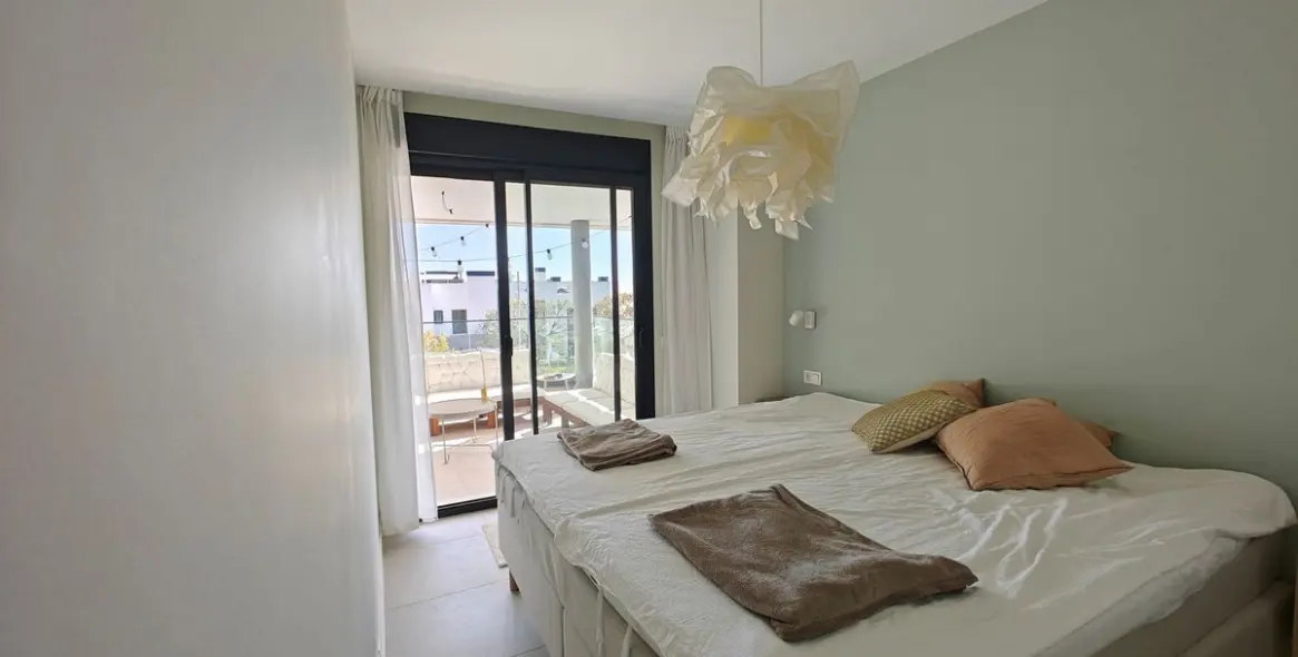 Venta de apartamento en planta media en Estepona 13