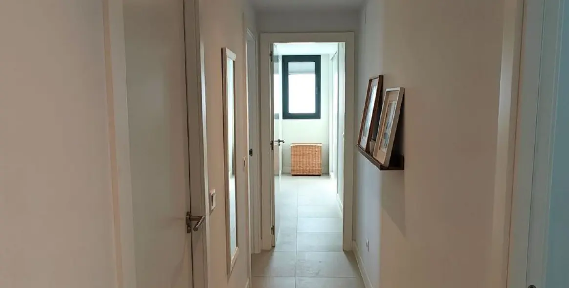 Venta de apartamento en planta media en Estepona 19