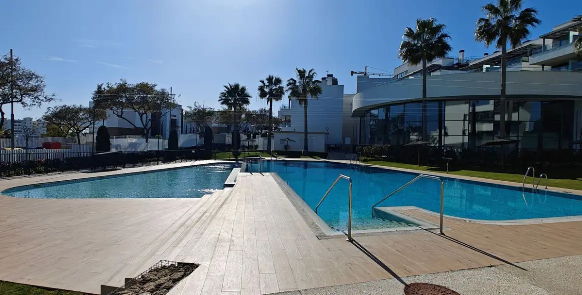 Venta de apartamento en planta media en Estepona 21