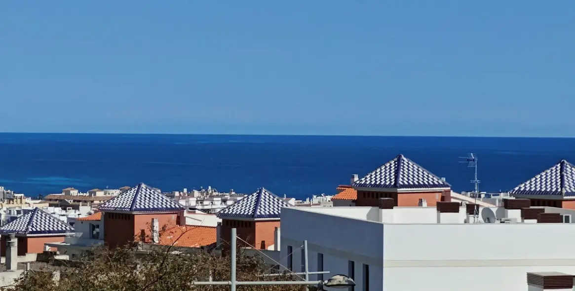 Venta de apartamento en planta media en Estepona 27