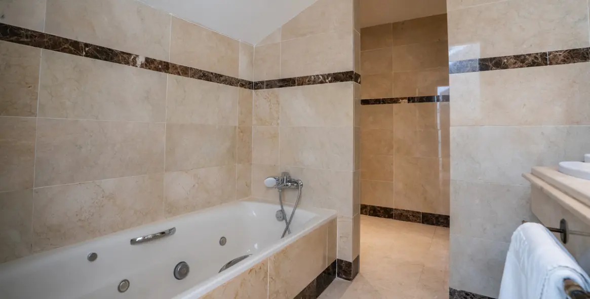 Sale of penthouse in Puerto Banús 8