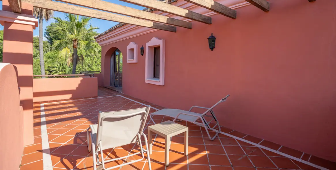 Sale of penthouse in Puerto Banús 10