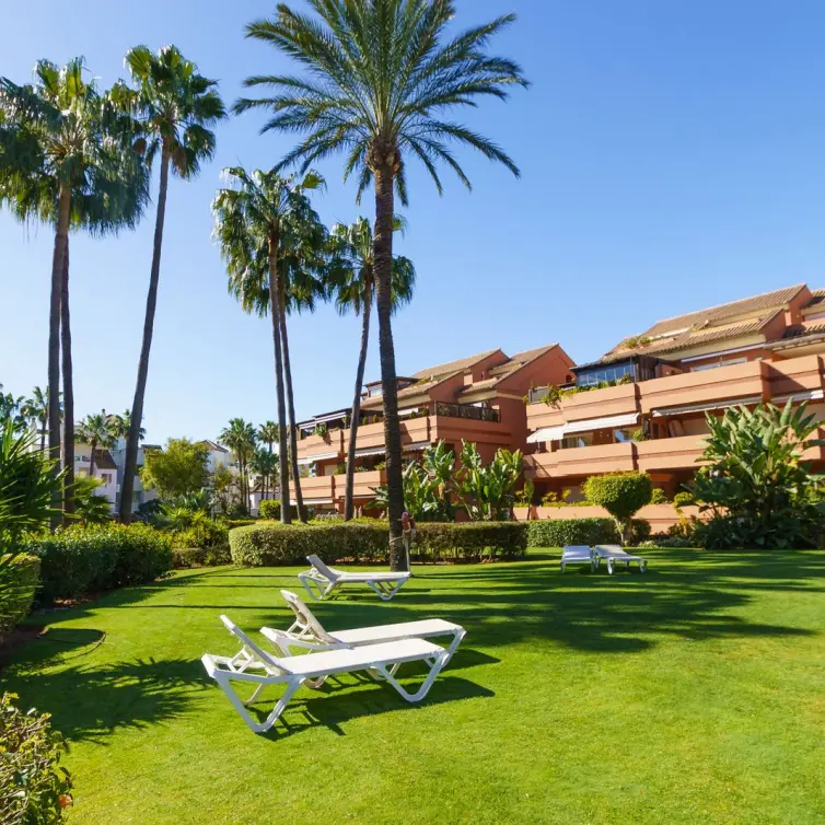 Sale of ground floor apartment in Puerto Banús
