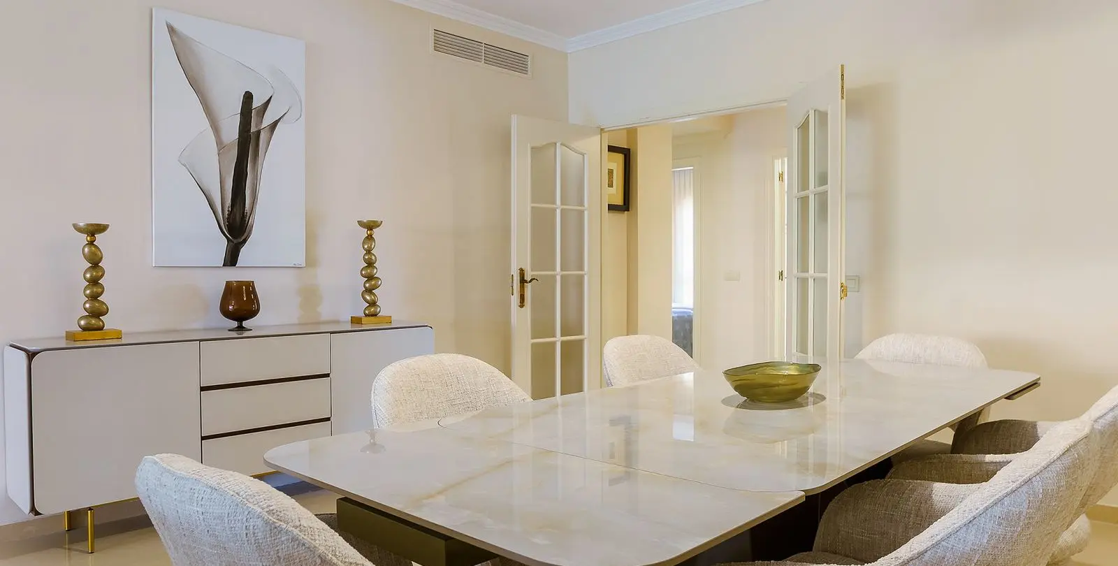 Venta de apartamento en planta baja en Puerto Banús 2