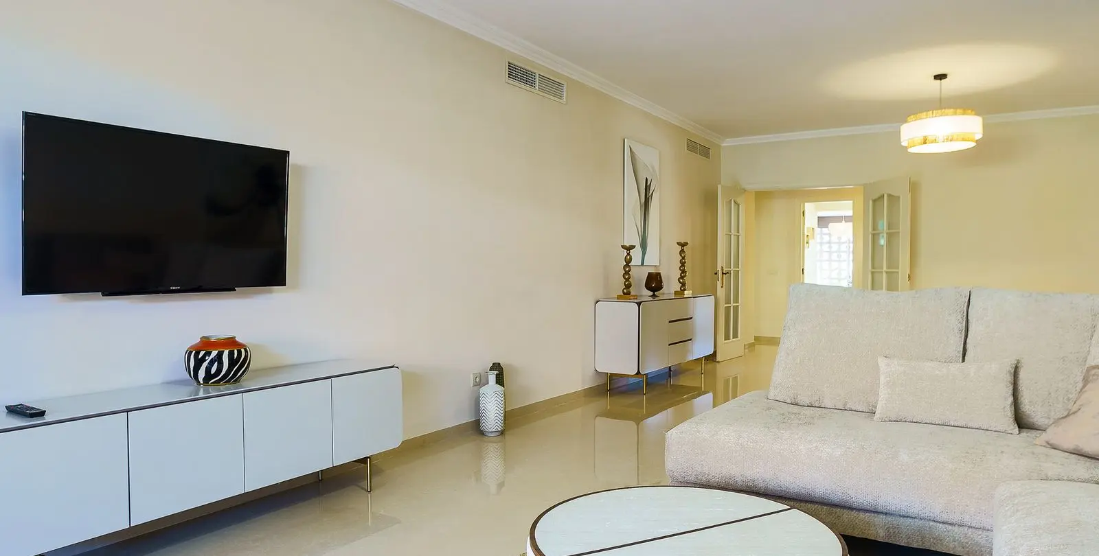 Venta de apartamento en planta baja en Puerto Banús 3