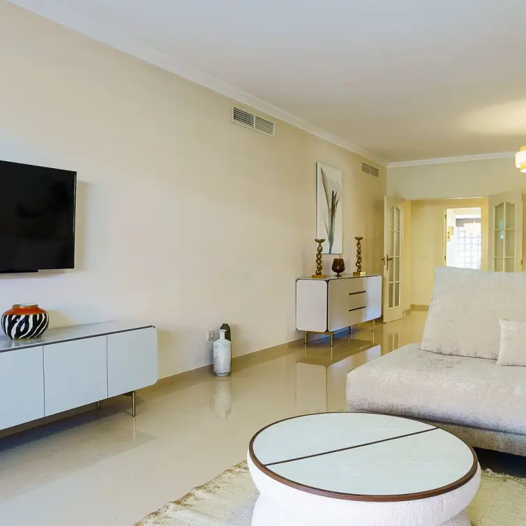 Sale of ground floor apartment in Puerto Banús