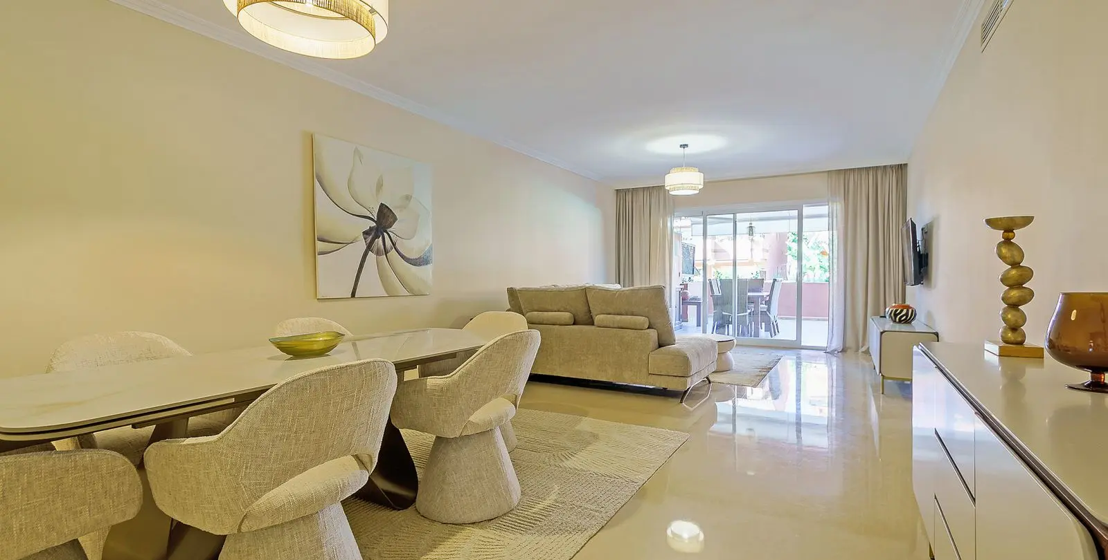 Venta de apartamento en planta baja en Puerto Banús 4
