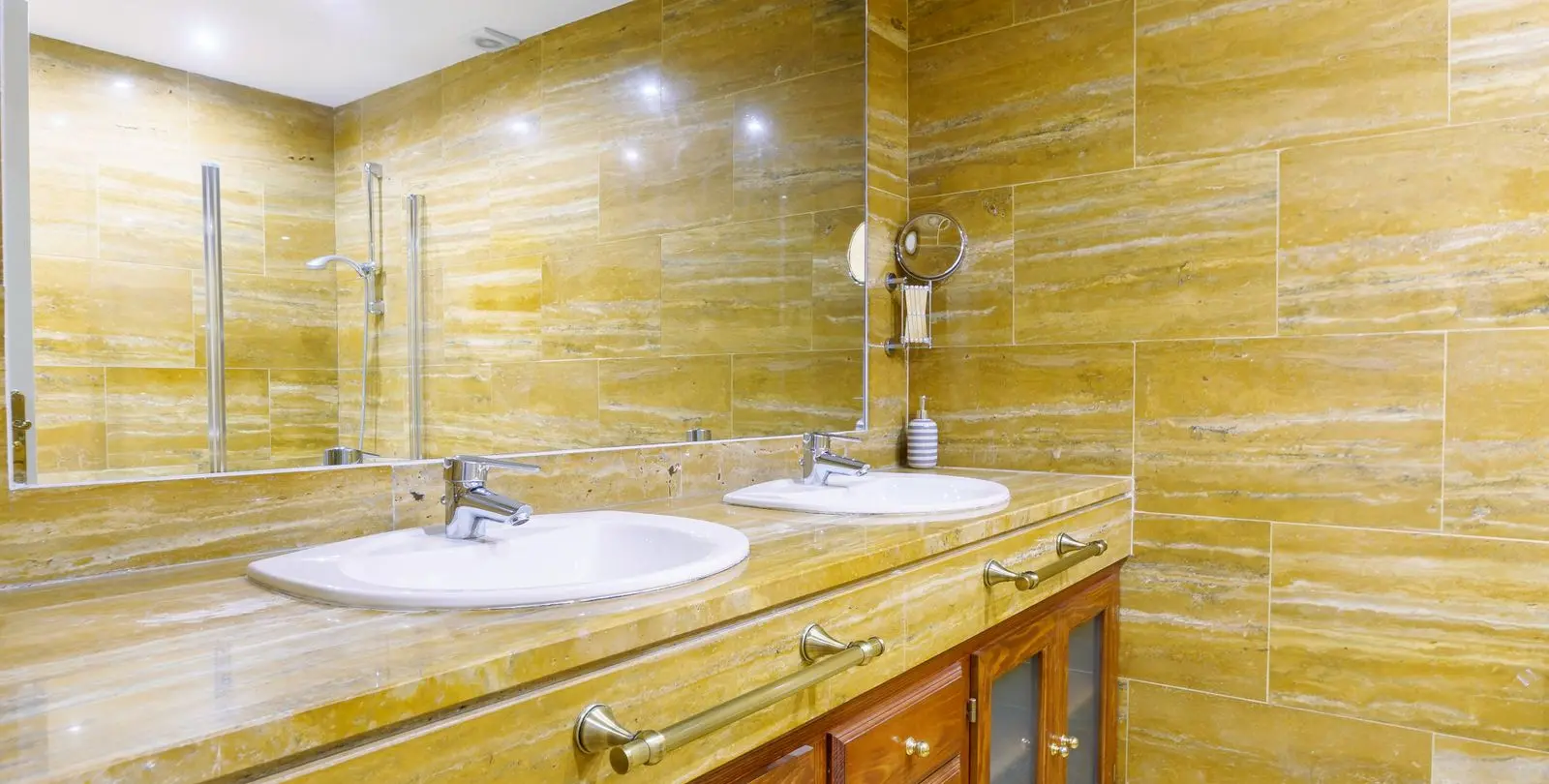 Venta de apartamento en planta baja en Puerto Banús 14