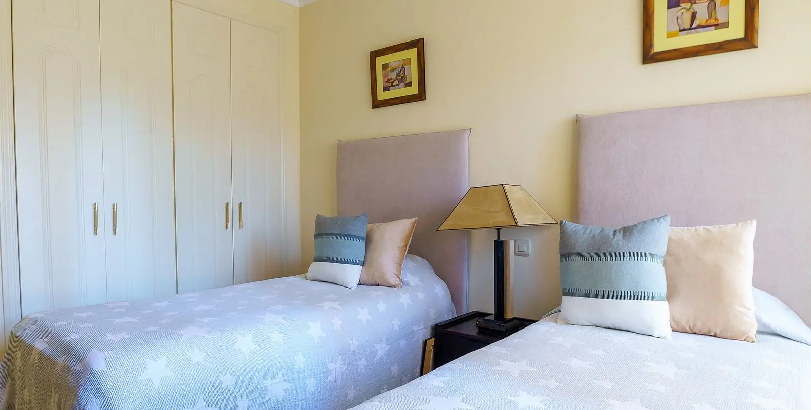 Venta de apartamento en planta baja en Puerto Banús 16