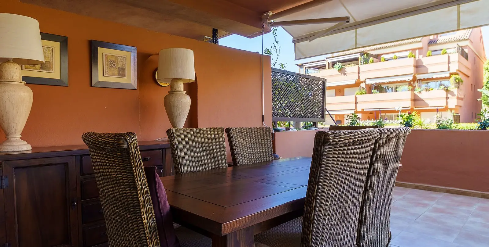 Venta de apartamento en planta baja en Puerto Banús 21