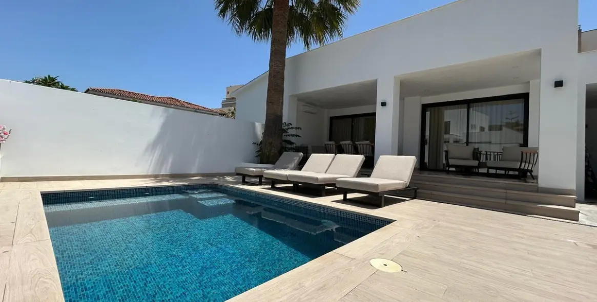 Venta de villa independiente en Benalmadena Costa 13