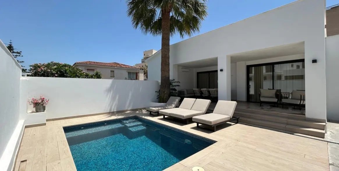 Venta de villa independiente en Benalmadena Costa 14