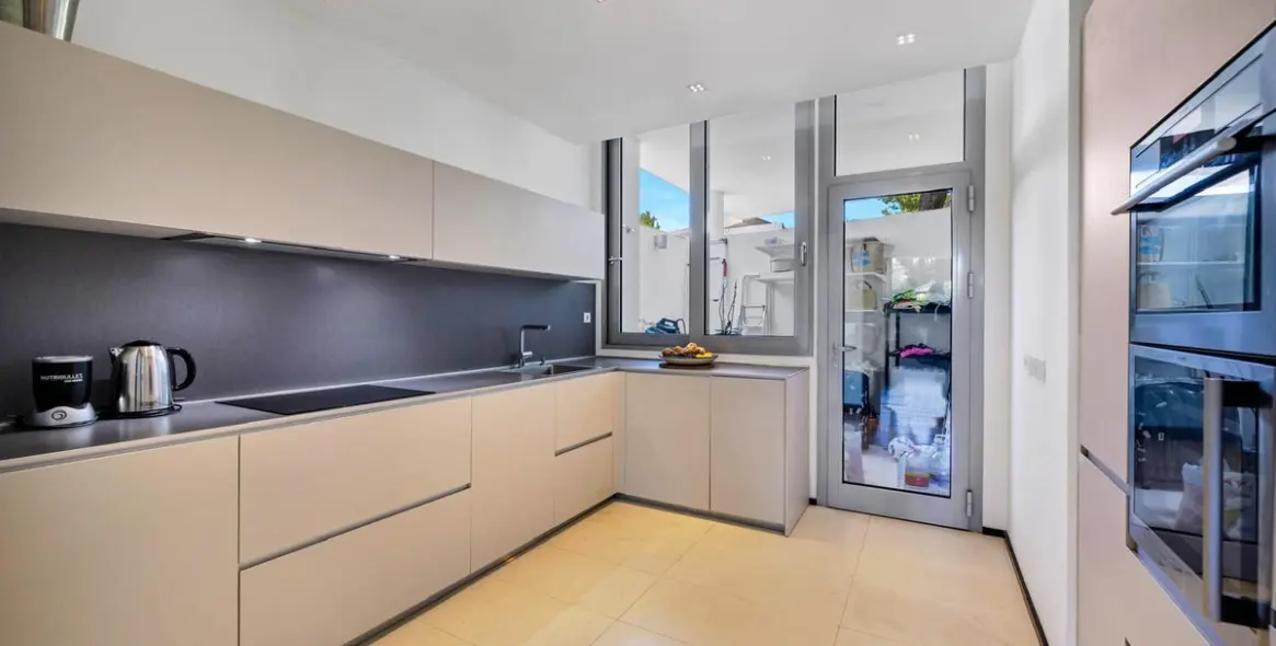 Venta de adosado en Sierra Blanca 4