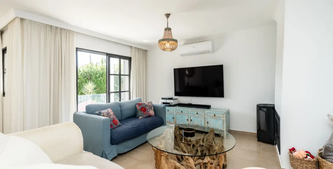 Продажа  отдельно стоящей виллы в El Paraiso 7