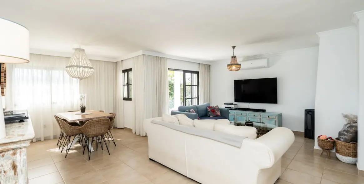 Продажа  отдельно стоящей виллы в El Paraiso 10