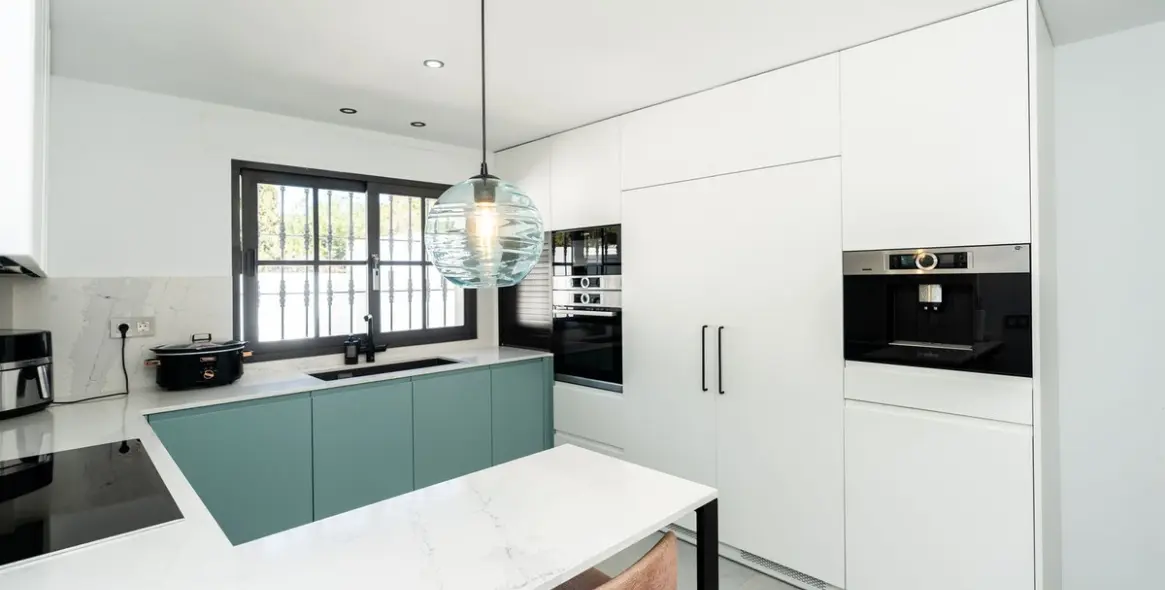 Продажа  отдельно стоящей виллы в El Paraiso 12