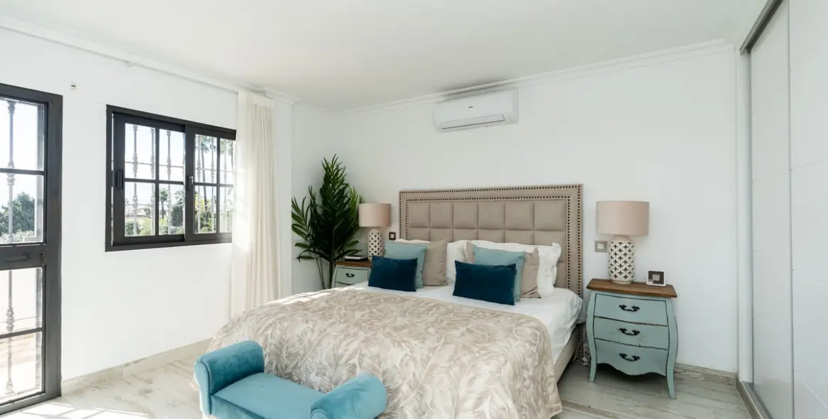 Продажа  отдельно стоящей виллы в El Paraiso 14