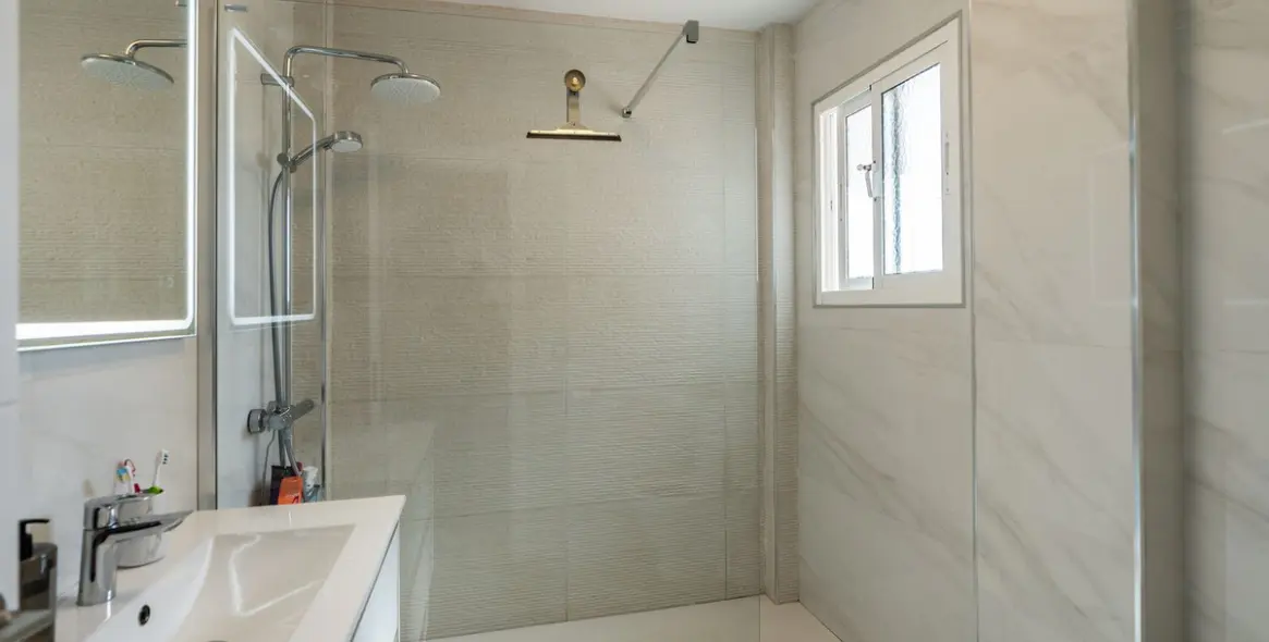 Продажа  отдельно стоящей виллы в El Paraiso 19