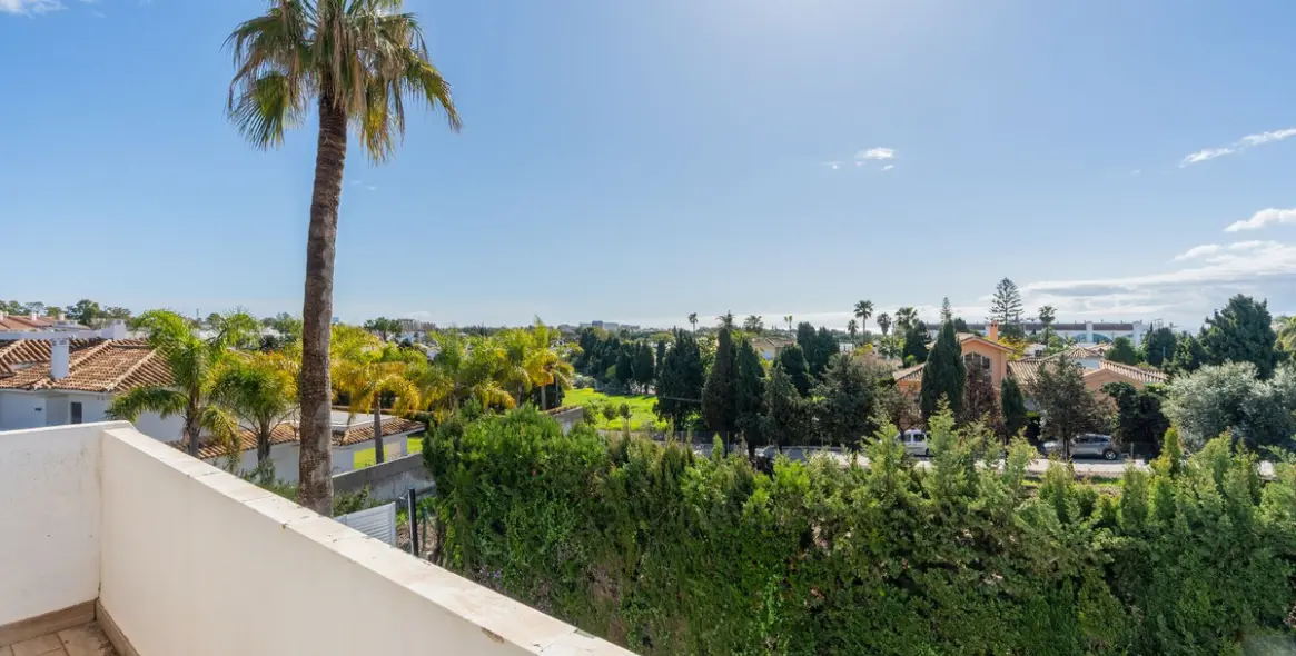 Продажа  отдельно стоящей виллы в El Paraiso 22