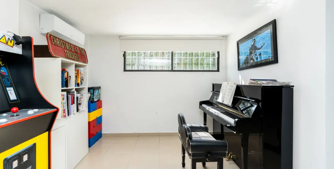 Продажа  отдельно стоящей виллы в El Paraiso 25