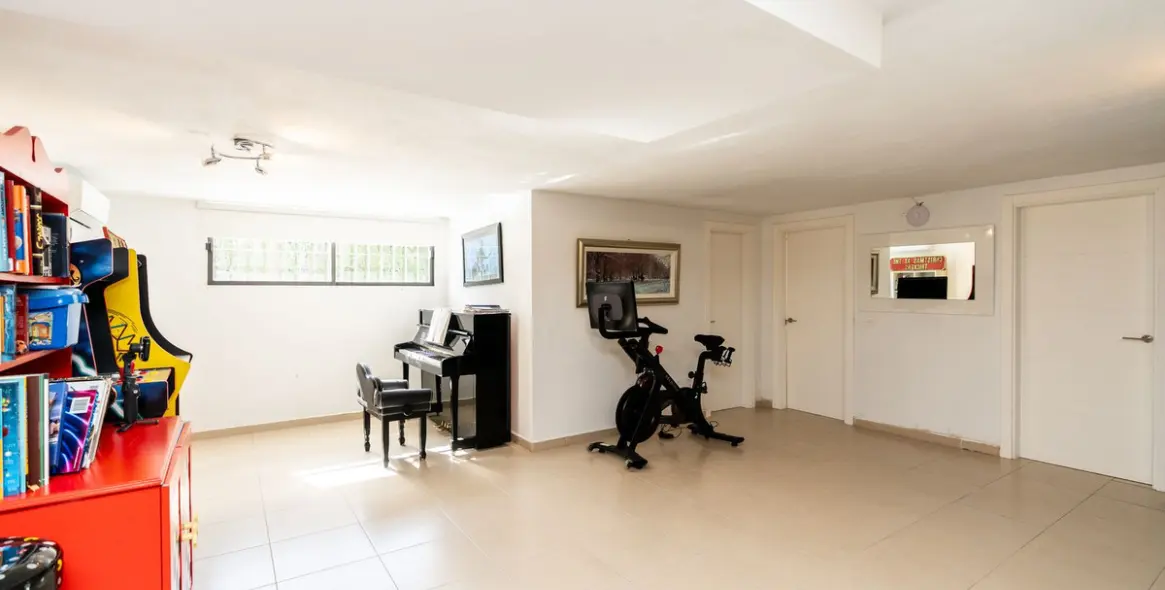 Продажа  отдельно стоящей виллы в El Paraiso 27