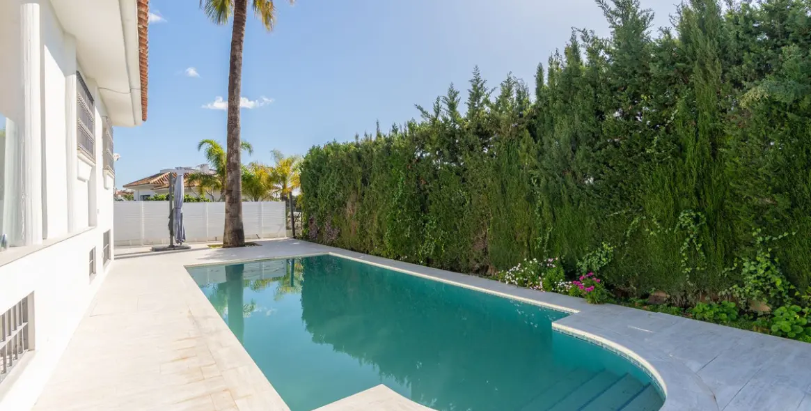 Продажа  отдельно стоящей виллы в El Paraiso 43