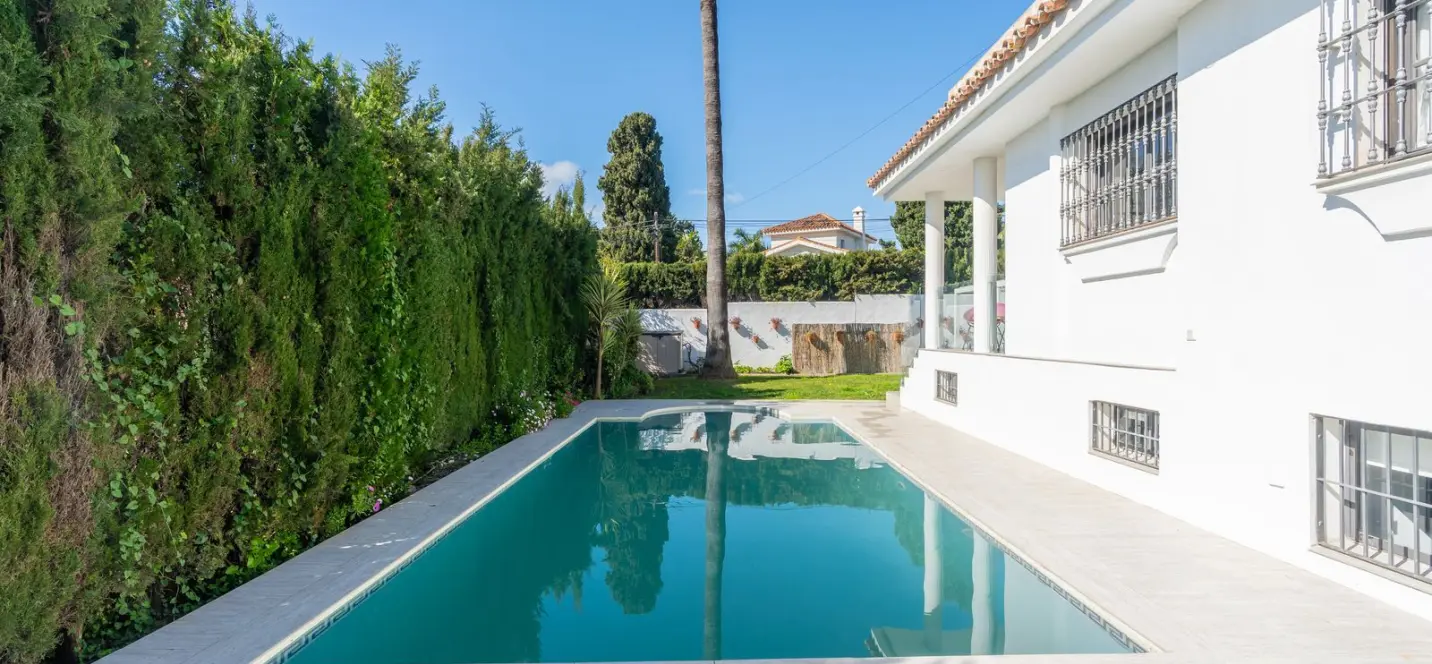 Sale of detached villa in El Paraiso 0