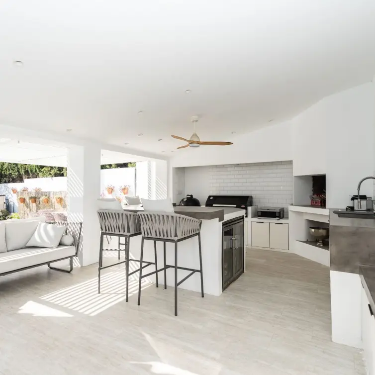 Sale of detached villa in El Paraiso