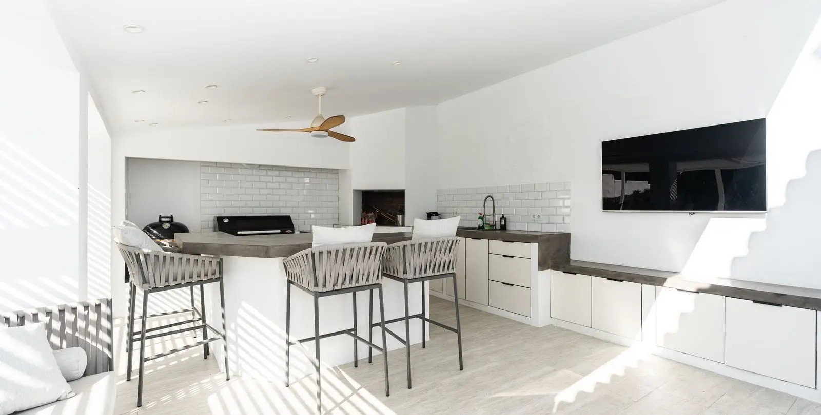 Sale of detached villa in El Paraiso 4