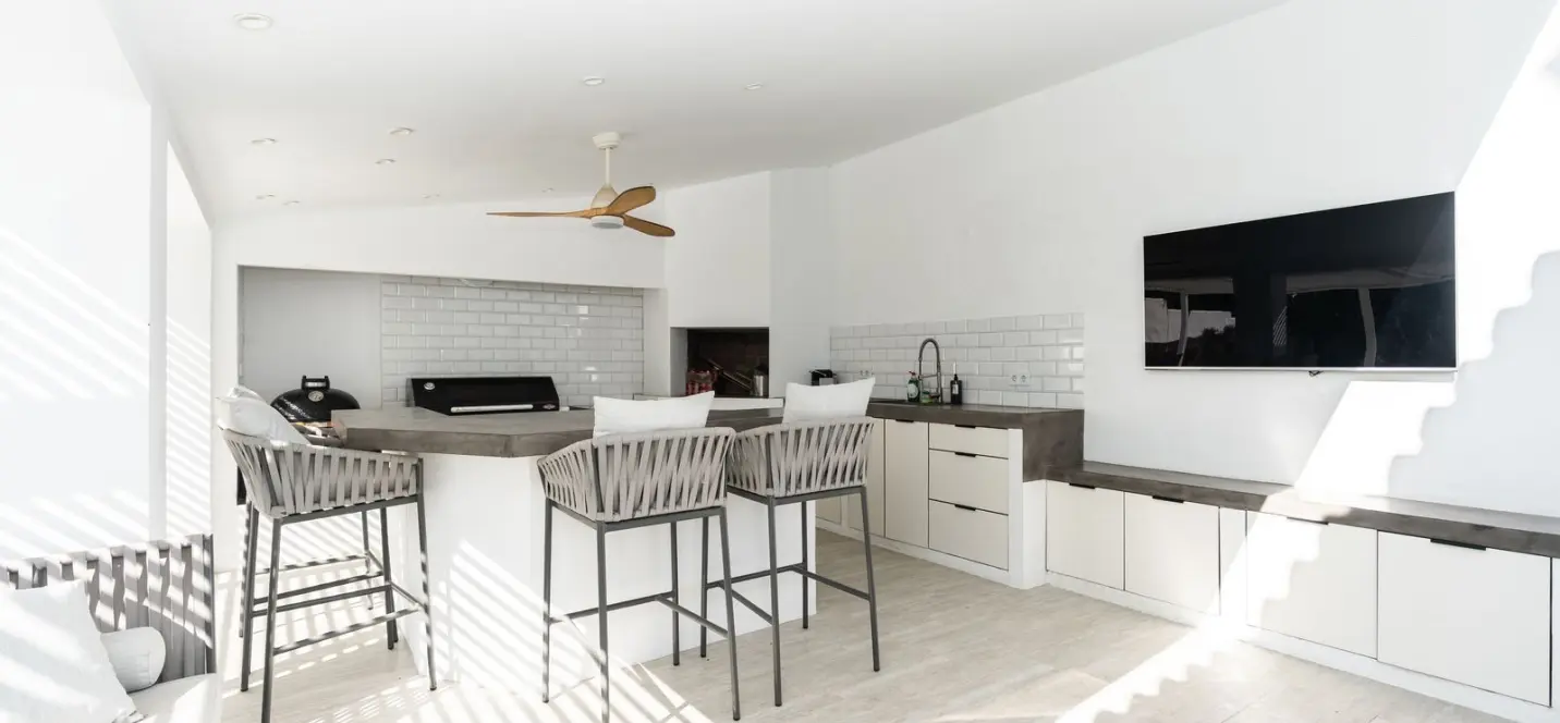 Sale of detached villa in El Paraiso 3