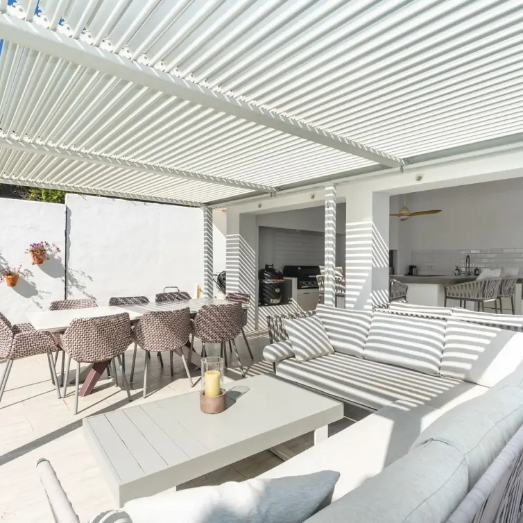 Sale of detached villa in El Paraiso