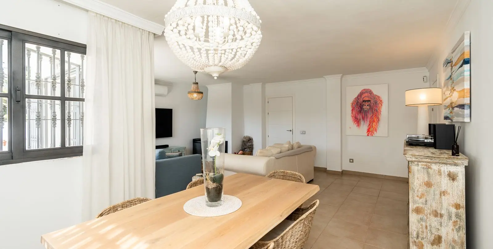 Sale of detached villa in El Paraiso 9